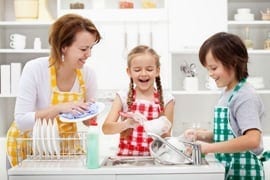 kids helping mom washing dishes