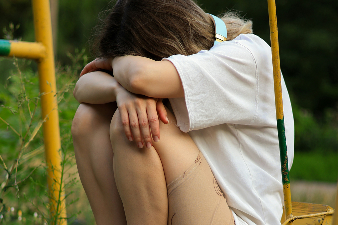 sad-child-sitting-on-the-swing-by-anna-keibalo-at-unsplash