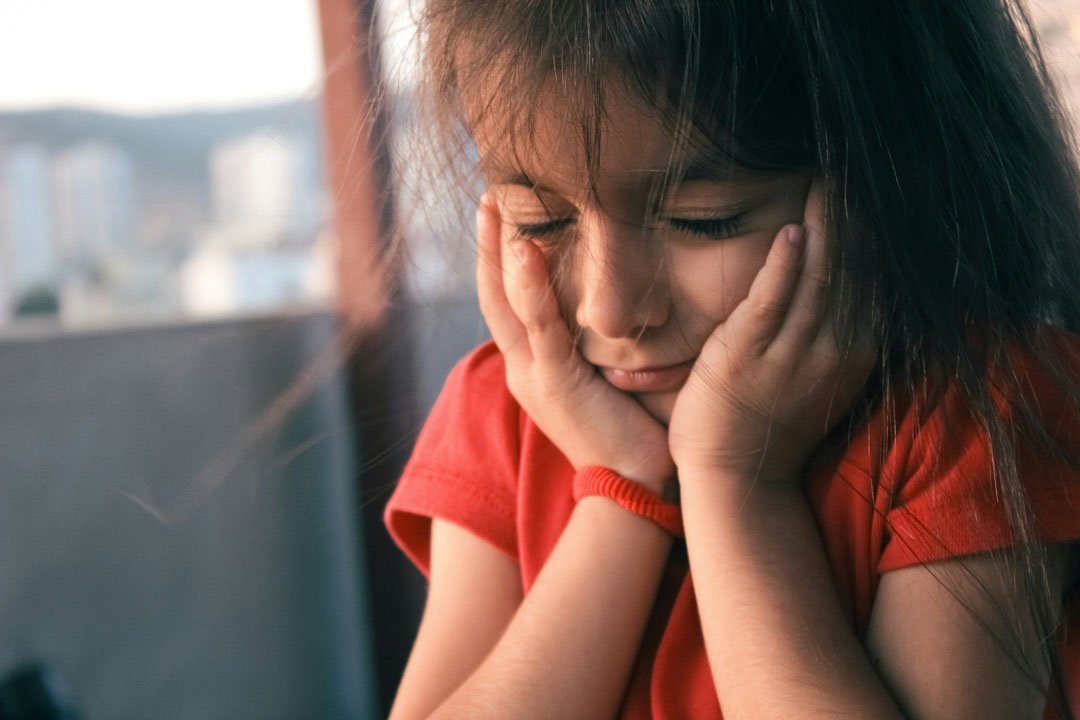 anxious-little-girl-by-ozkan-guner-at-unsplash