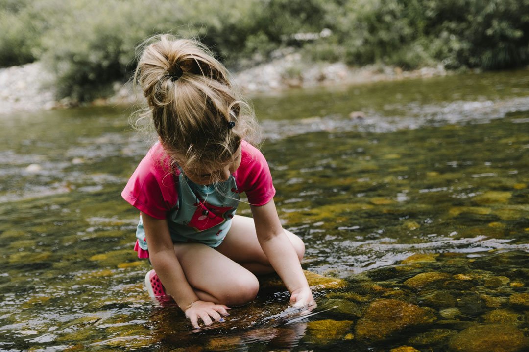 little-girl-playing-in-the-river-by-kelly-sikkema-at-unsplash