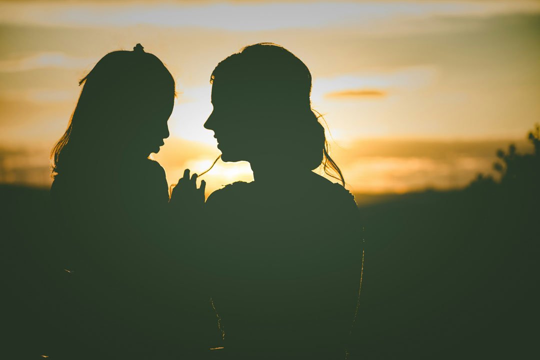 mon-daughter-shadow-isaac-quesada-unsplash